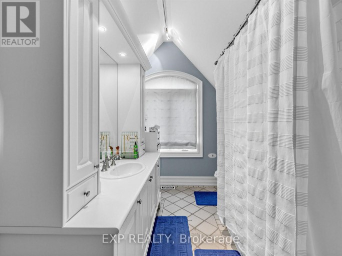 241 POPLAR PLAINS ROAD, Toronto (Casa Loma), Ontario, M4V2N8