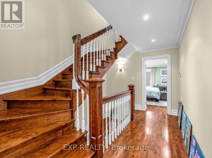 241 POPLAR PLAINS ROAD, Toronto (Casa Loma), Ontario, M4V2N8