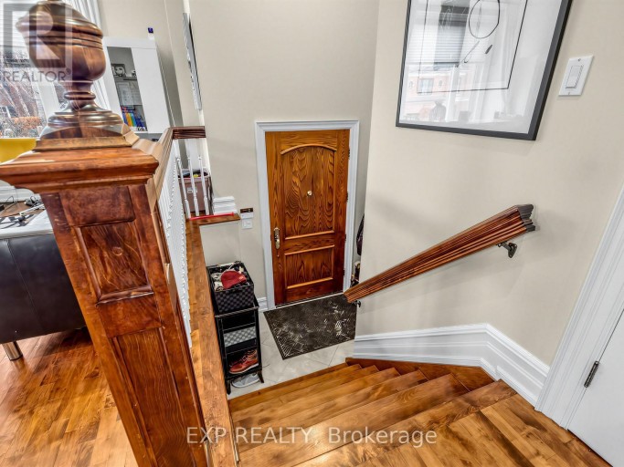 241 POPLAR PLAINS ROAD, Toronto (Casa Loma), Ontario, M4V2N8