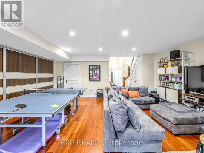 241 POPLAR PLAINS ROAD, Toronto (Casa Loma), Ontario, M4V2N8