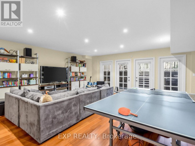 241 POPLAR PLAINS ROAD, Toronto (Casa Loma), Ontario, M4V2N8