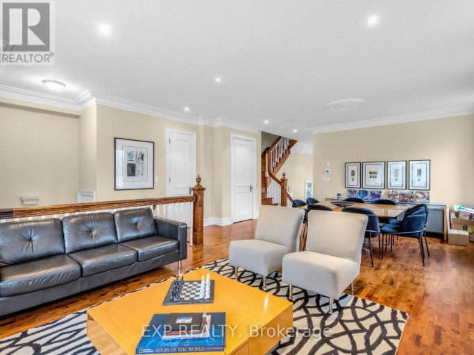241 POPLAR PLAINS ROAD, Toronto (Casa Loma), Ontario, M4V2N8