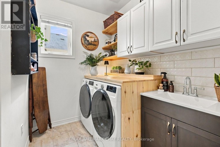 2 NADMARC COURT, Essa (Angus), Ontario, L0M1B4