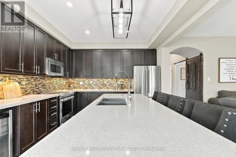 2 NADMARC COURT, Essa (Angus), Ontario, L0M1B4