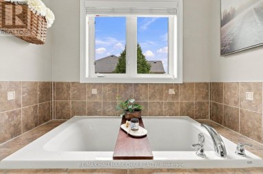 2 NADMARC COURT Essa (Angus) Ontario photo 27