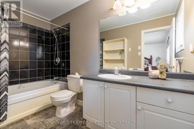 4 CHARLES STREET Penetanguishene Ontario photo 11