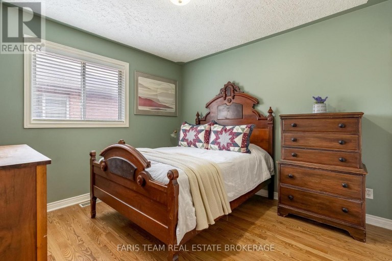 4 CHARLES STREET, Penetanguishene, Ontario, L9M2G6