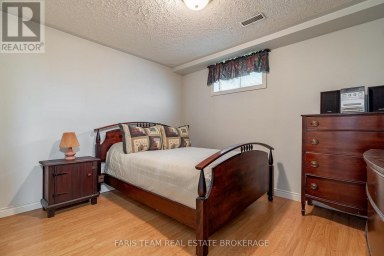 4 CHARLES STREET Penetanguishene Ontario photo 17