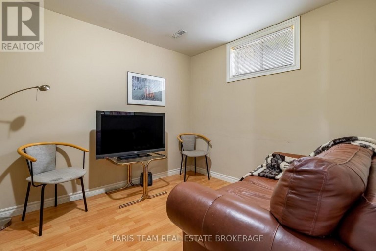 4 CHARLES STREET, Penetanguishene, Ontario, L9M2G6