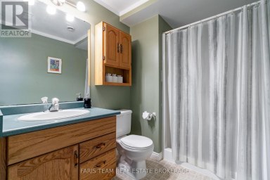4 CHARLES STREET Penetanguishene Ontario photo 19