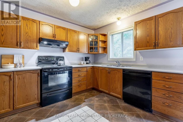 4 CHARLES STREET, Penetanguishene, Ontario, L9M2G6