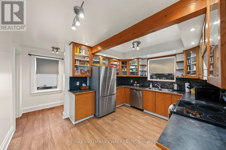 70 DOUGLAS STREET, Orillia, Ontario, L3V5Y6