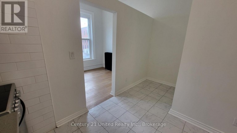11 - 172.5 HUNTER STREET W, Peterborough (Town Ward 3), Ontario, K9H2L2