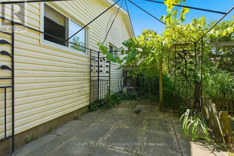 17 EDGEMERE CRESCENT, London South (South T), Ontario, N5Z4M6