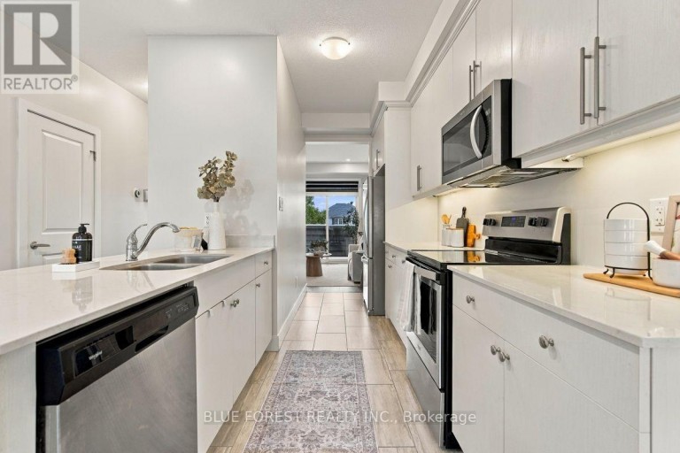 2112 MEADOWGATE BOULEVARD, London South (South U), Ontario, N6M0H5