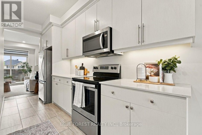 2112 MEADOWGATE BOULEVARD, London South (South U), Ontario, N6M0H5