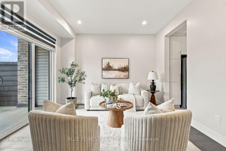 2112 MEADOWGATE BOULEVARD, London South (South U), Ontario, N6M0H5