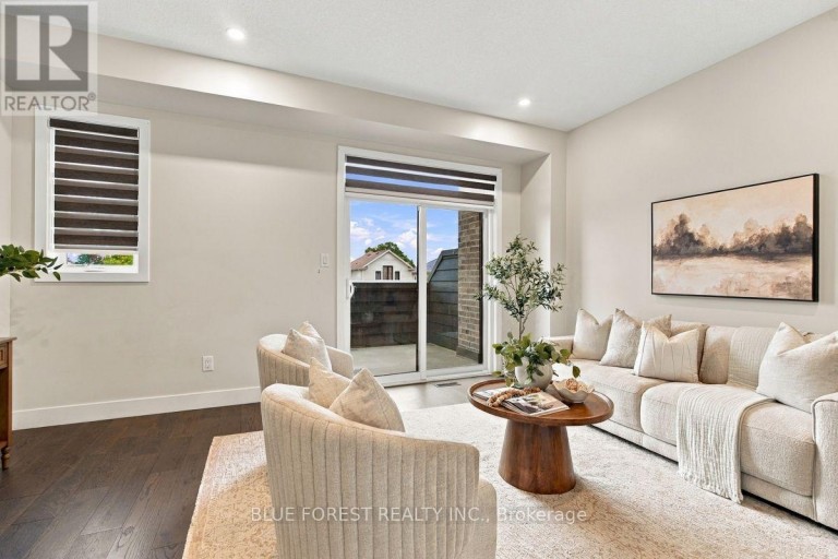 2112 MEADOWGATE BOULEVARD, London South (South U), Ontario, N6M0H5