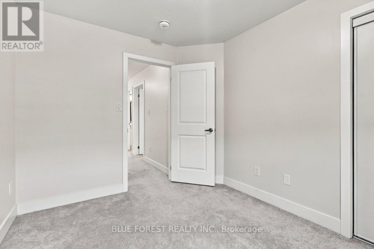2112 MEADOWGATE BOULEVARD, London South (South U), Ontario, N6M0H5