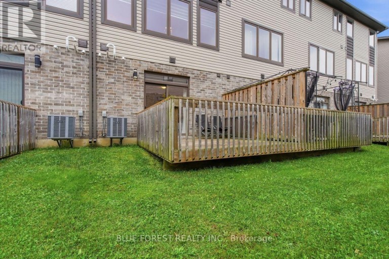 2112 MEADOWGATE BOULEVARD, London South (South U), Ontario, N6M0H5