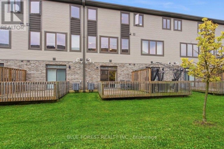 2112 MEADOWGATE BOULEVARD, London South (South U), Ontario, N6M0H5
