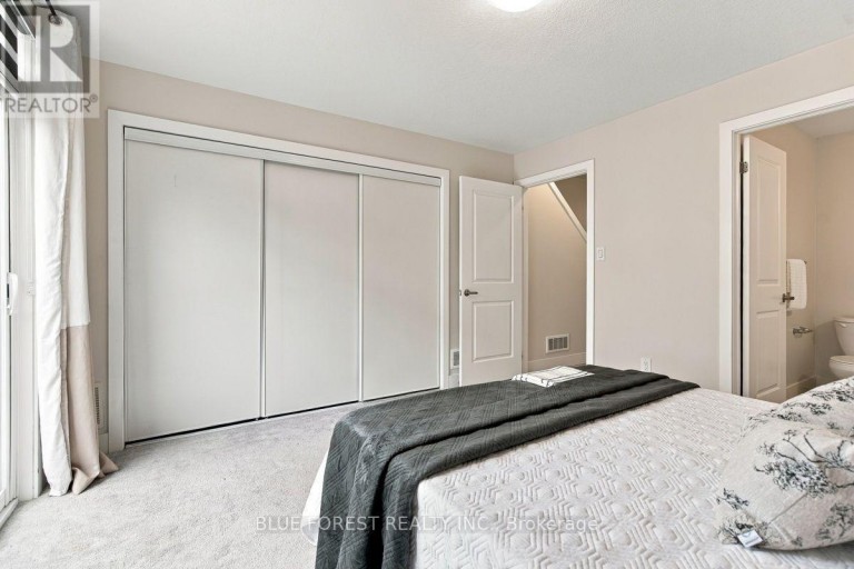 2112 MEADOWGATE BOULEVARD, London South (South U), Ontario, N6M0H5