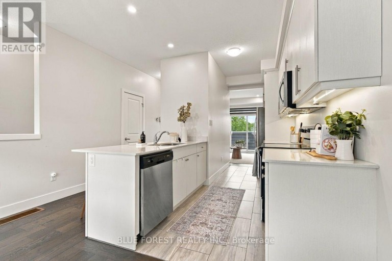 2112 MEADOWGATE BOULEVARD, London South (South U), Ontario, N6M0H5