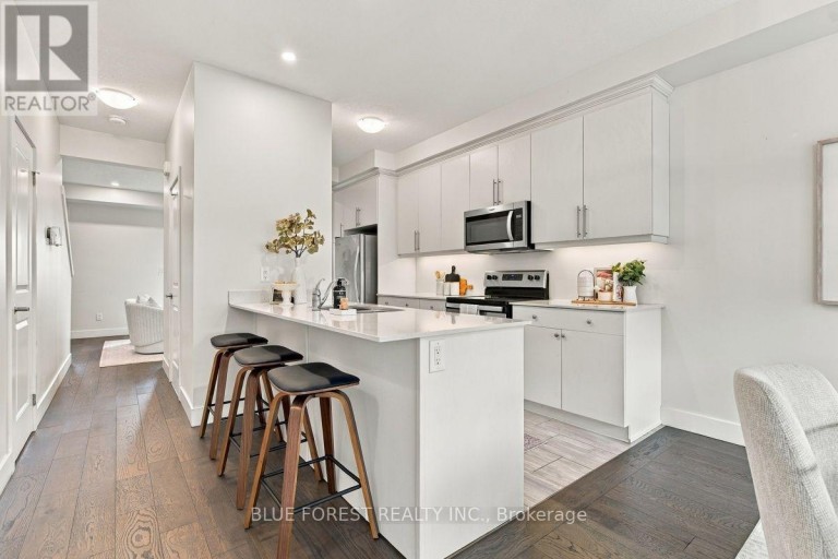 2112 MEADOWGATE BOULEVARD, London South (South U), Ontario, N6M0H5