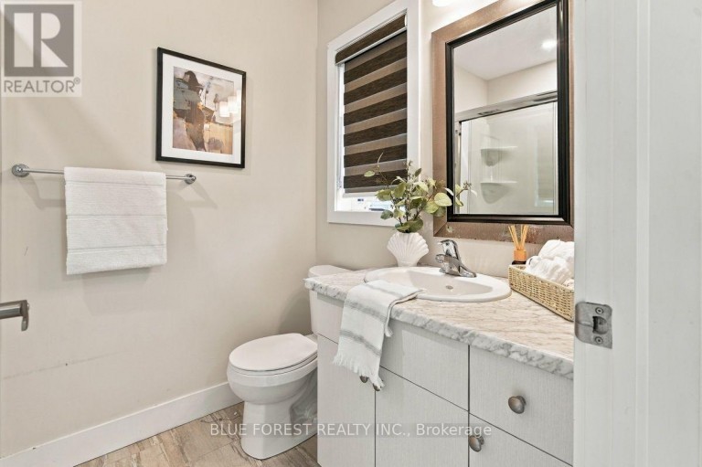 2112 MEADOWGATE BOULEVARD, London South (South U), Ontario, N6M0H5
