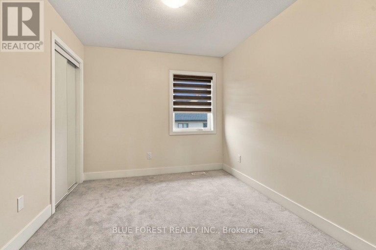 2112 MEADOWGATE BOULEVARD, London South (South U), Ontario, N6M0H5