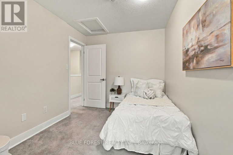 2112 MEADOWGATE BOULEVARD, London South (South U), Ontario, N6M0H5