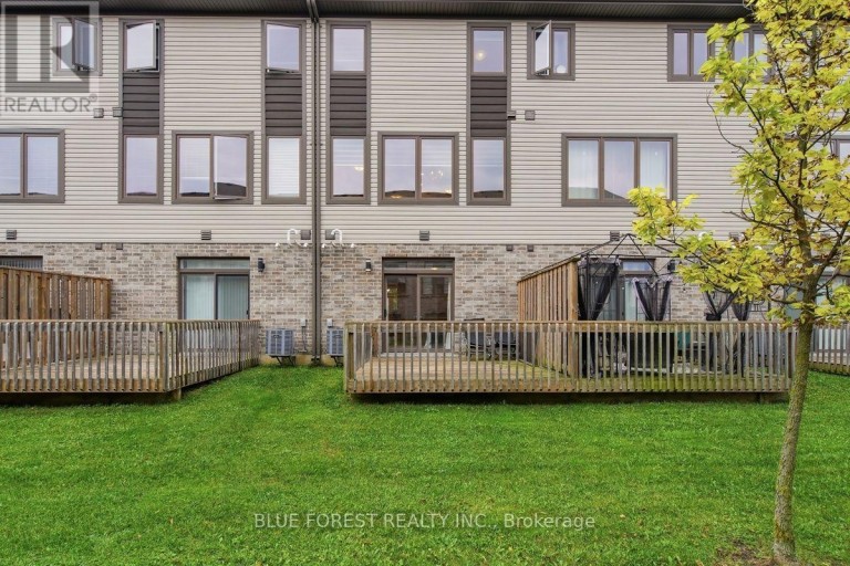 2112 MEADOWGATE BOULEVARD, London South (South U), Ontario, N6M0H5