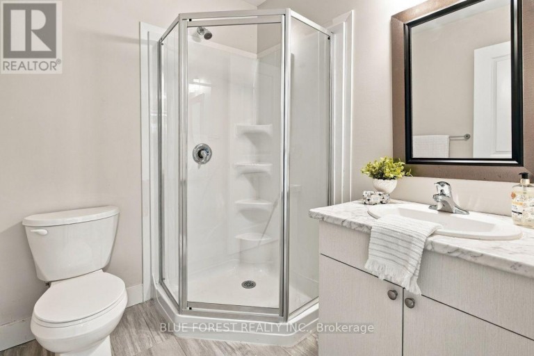 2112 MEADOWGATE BOULEVARD, London South (South U), Ontario, N6M0H5