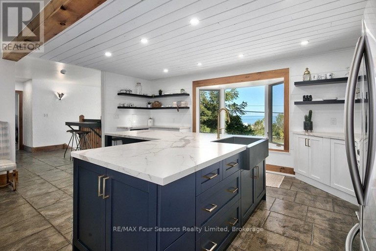 190 LAKESHORE ROAD E, Blue Mountains, Ontario, L9Y0M9