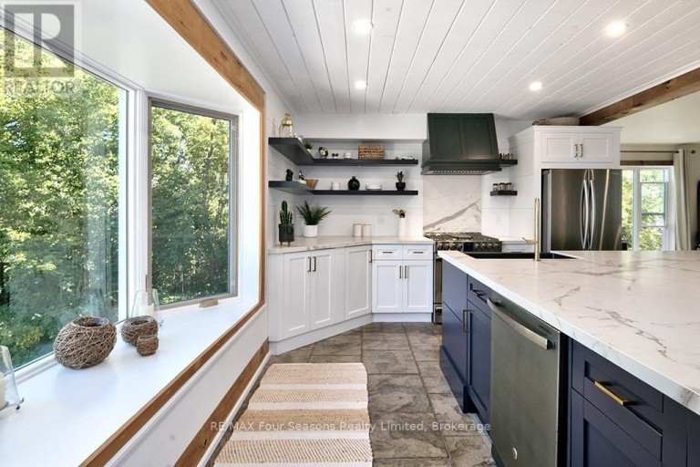 190 LAKESHORE ROAD E, Blue Mountains, Ontario, L9Y0M9