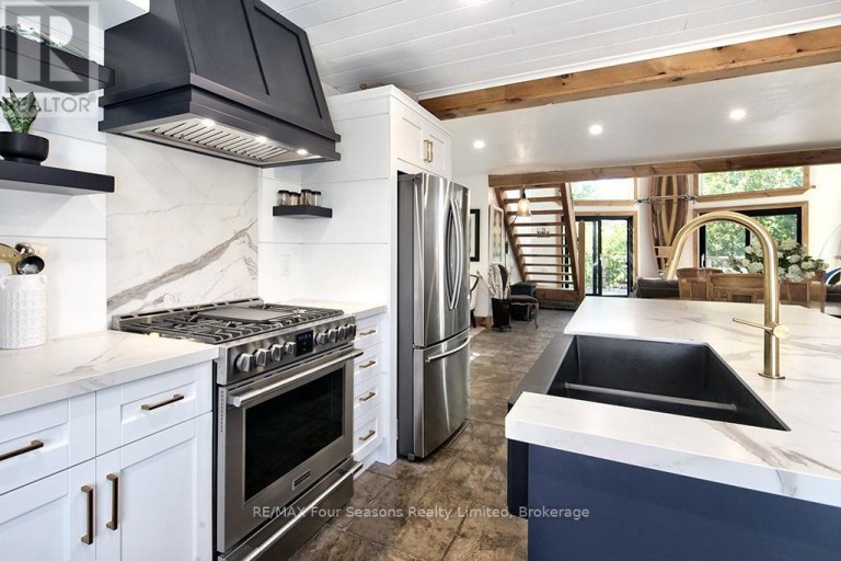 190 LAKESHORE ROAD E, Blue Mountains, Ontario, L9Y0M9