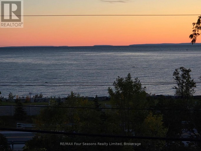 190 LAKESHORE ROAD E, Blue Mountains, Ontario, L9Y0M9