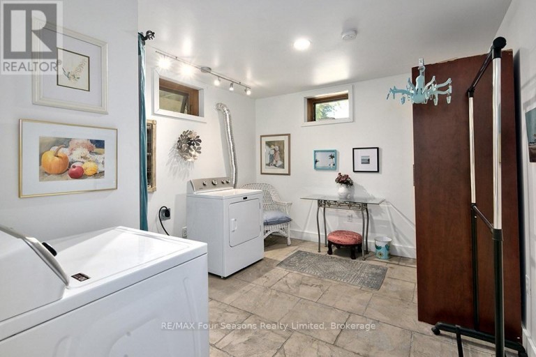 190 LAKESHORE ROAD E, Blue Mountains, Ontario, L9Y0M9