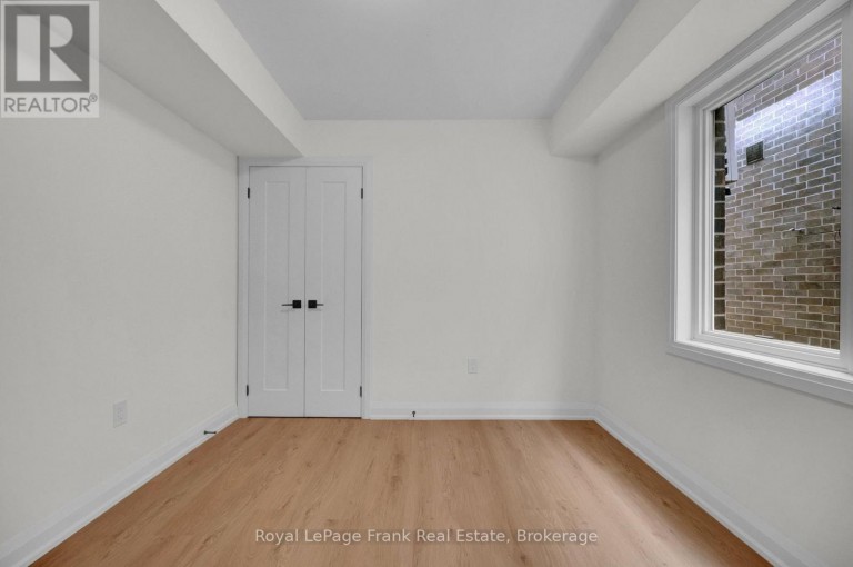 323 ANDERSON AVENUE, Oshawa (McLaughlin), Ontario, L1J2N8