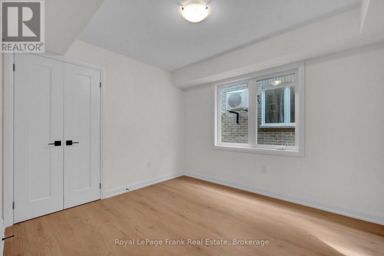 323 ANDERSON AVENUE, Oshawa (McLaughlin), Ontario, L1J2N8