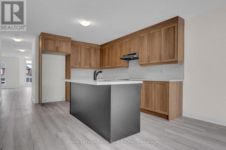 323 ANDERSON AVENUE, Oshawa (McLaughlin), Ontario, L1J2N8