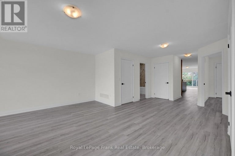 323 ANDERSON AVENUE, Oshawa (McLaughlin), Ontario, L1J2N8