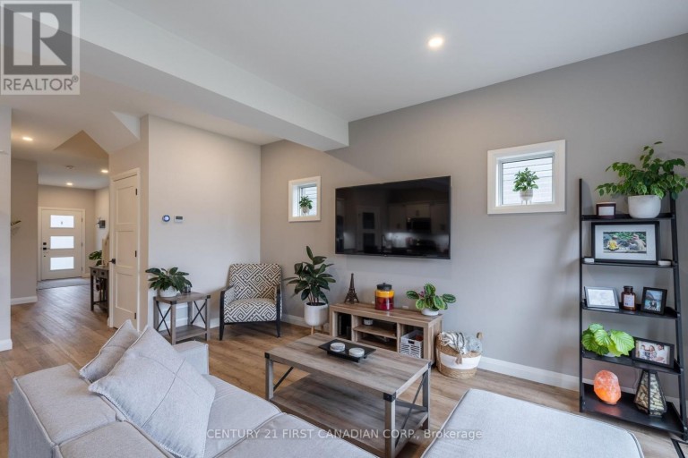 19 - 17 NICHOLSON STREET, Lucan Biddulph (Lucan), Ontario, N0M2J0