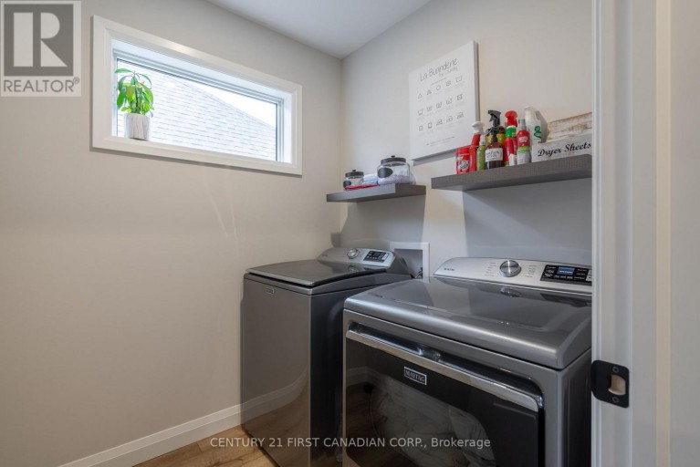 19 - 17 NICHOLSON STREET, Lucan Biddulph (Lucan), Ontario, N0M2J0