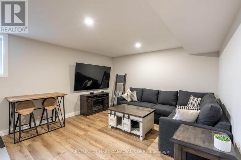19 - 17 NICHOLSON STREET, Lucan Biddulph (Lucan), Ontario, N0M2J0