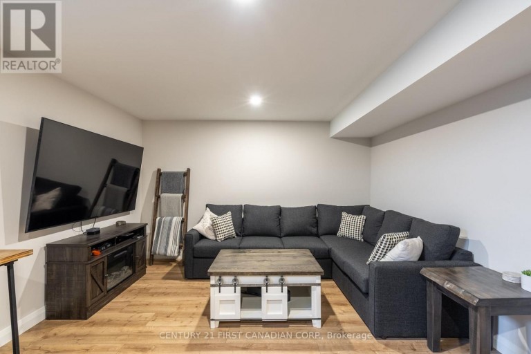 19 - 17 NICHOLSON STREET, Lucan Biddulph (Lucan), Ontario, N0M2J0