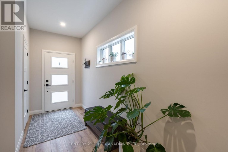 19 - 17 NICHOLSON STREET, Lucan Biddulph (Lucan), Ontario, N0M2J0