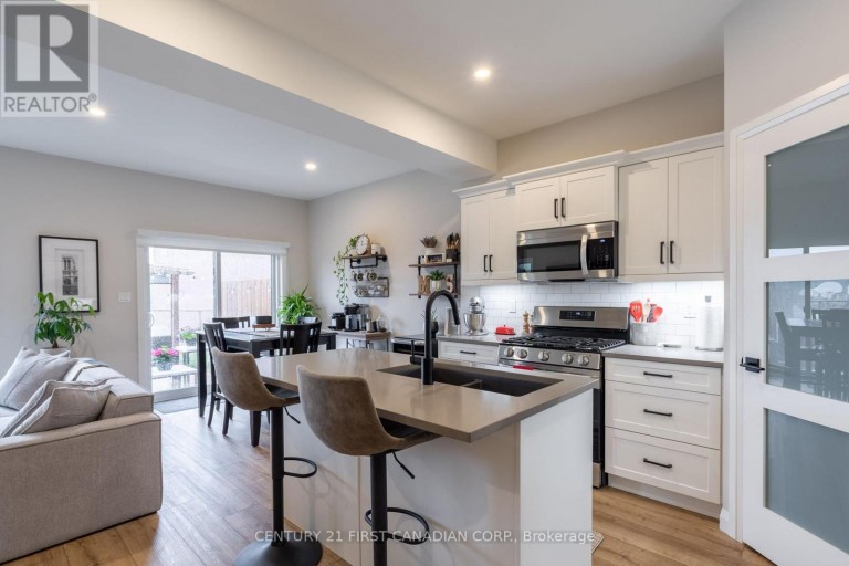 19 - 17 NICHOLSON STREET, Lucan Biddulph (Lucan), Ontario, N0M2J0