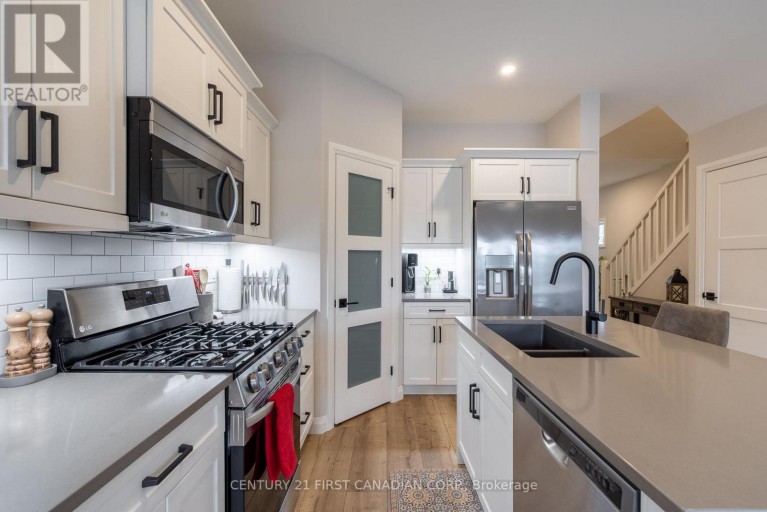 19 - 17 NICHOLSON STREET, Lucan Biddulph (Lucan), Ontario, N0M2J0