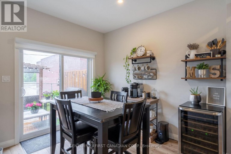 19 - 17 NICHOLSON STREET, Lucan Biddulph (Lucan), Ontario, N0M2J0